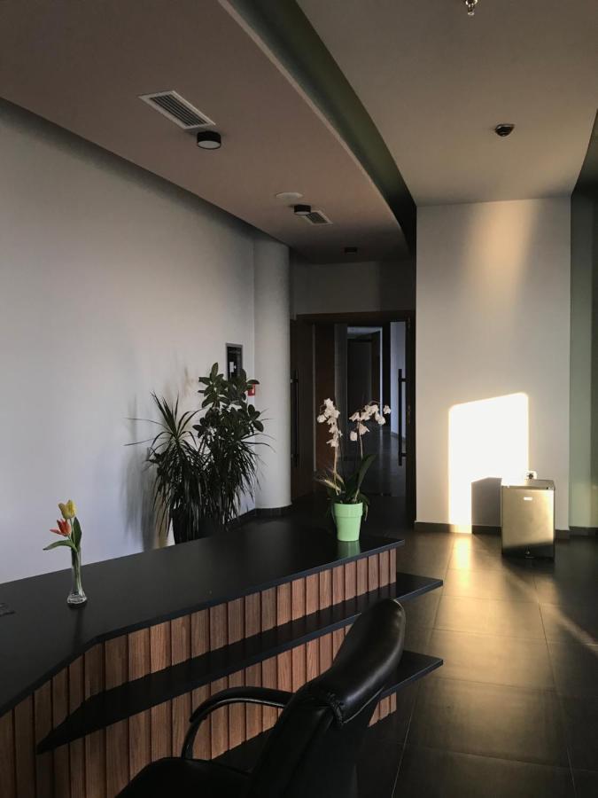 Отель Coco Тирана Экстерьер фото